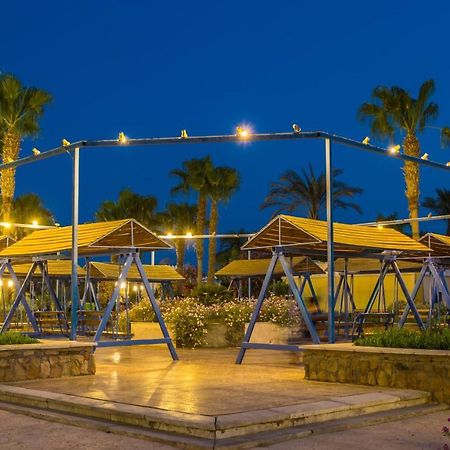 Lilly Land Resort Chalets Hurghada Bagian luar foto